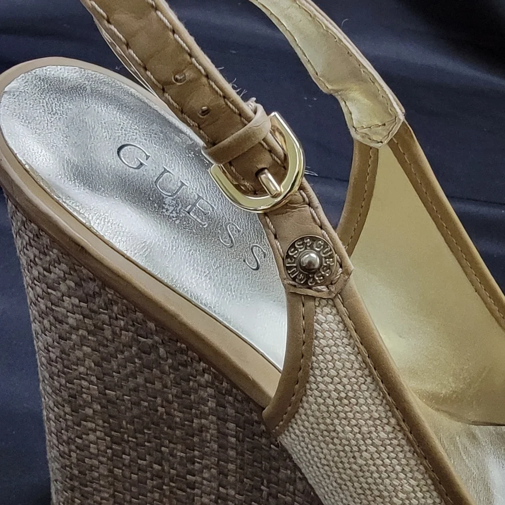 GUESS Slingback Close Toe Wedges‎ Size 9.5